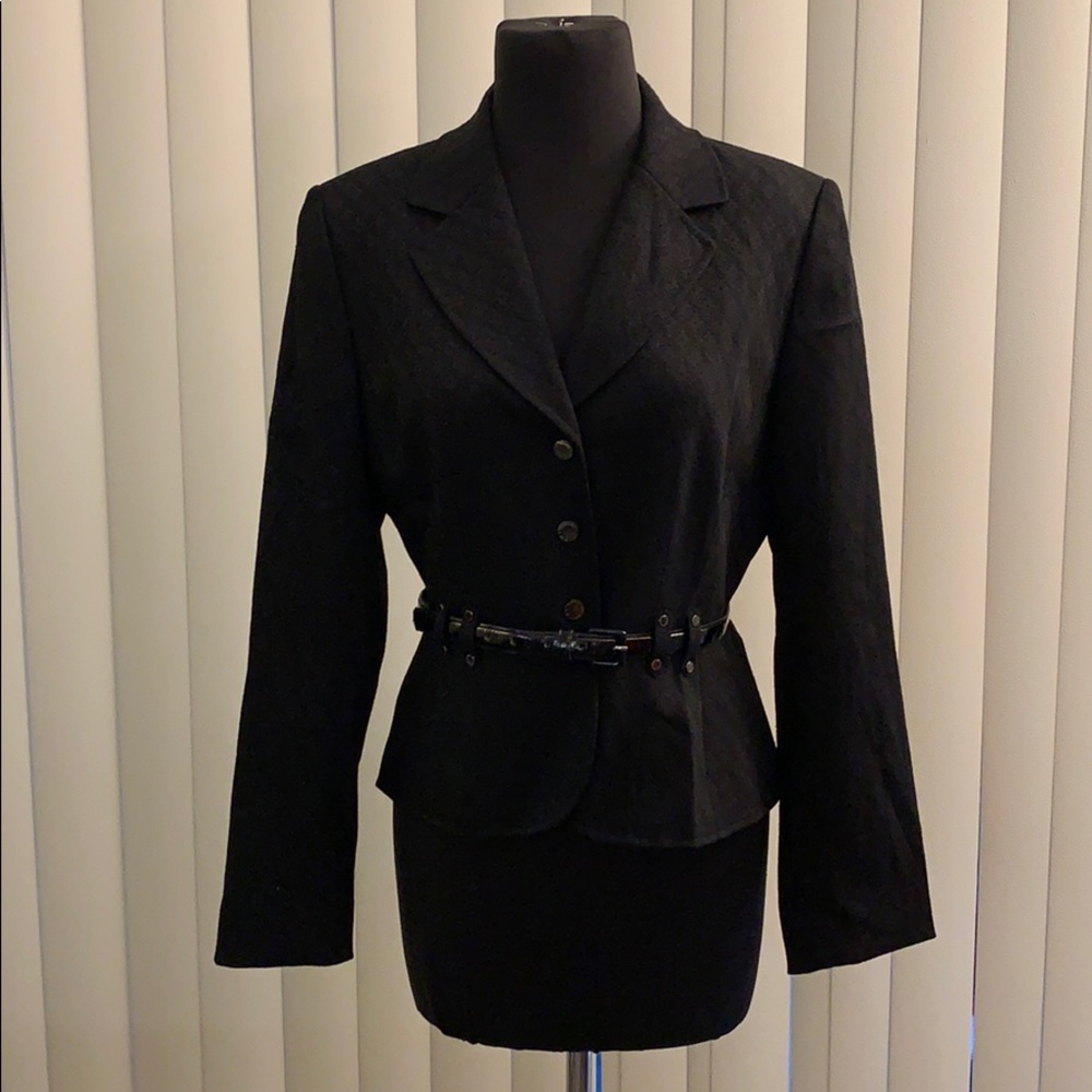 Vintage Tahari Arthur S. Levine Black Diamond Jacquard Belted Cropped Jacket.
